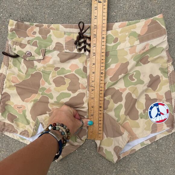 Birdwell Beach Britches Camo Button Fly Lace Tie Cargo Shorts USA Peace Size 12 - Picture 6 of 12